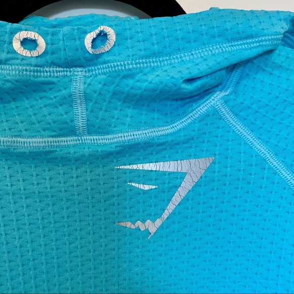 3/30$ Gymshark hoodie workout top - Picture 4 of 7